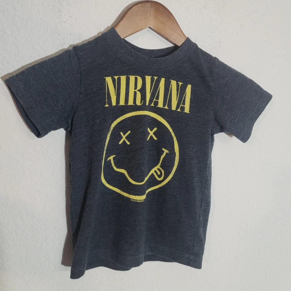 Nirvana 4-T shirt            Bin‎ 19